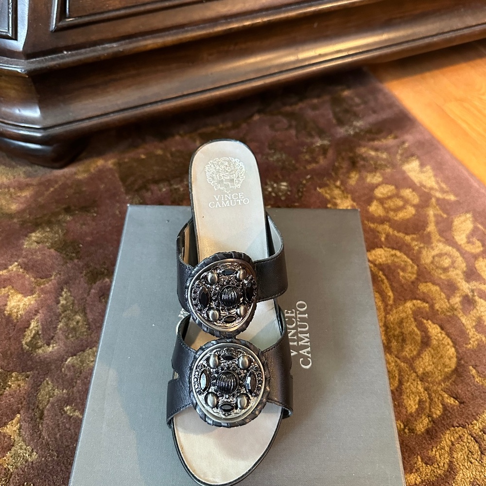 NEW- NEVER WORN Vince Camuto Lupa Wedge Sandal